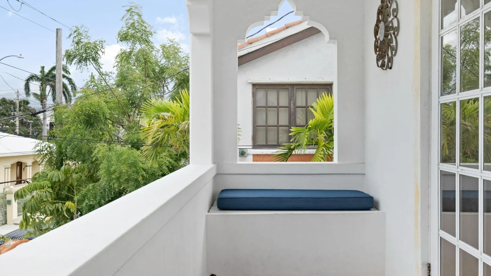 Breezy Beach Apt, Steps To The Sand! Full Ac Too - 18 Up San Juan